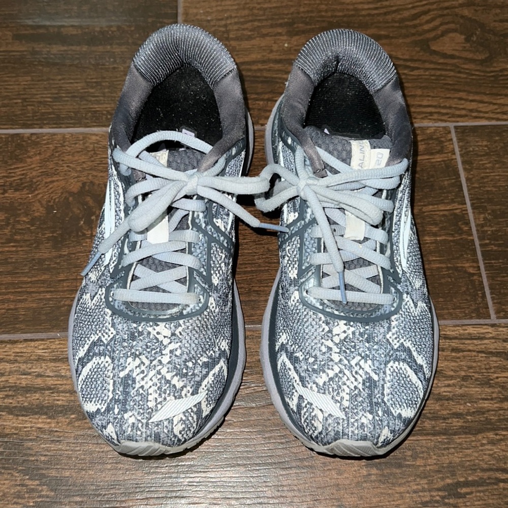 Brooks Adrenaline Gts 20 Snake Skin Grey White Running Shoes Women's